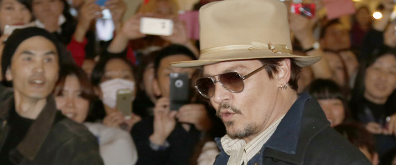 U.S. actor Johnny Depp waves to his fans upon arriving at Haneda international airport in Tokyo Monday, Jan. 26, 2015 for his latest film "Mortdecai" promotion. (AP Photo/Shizuo Kambayashi)