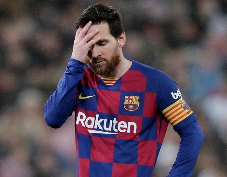 MADRID, SPAIN - MARCH 1: Lionel Messi of FC Barcelona disappointed during the La Liga Santander match between Real Madrid v FC Barcelona at the Santiago Bernabeu on March 1, 2020 in Madrid Spain (Photo by David S. Bustamante/Soccrates/Getty Images)